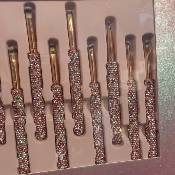 Glitz and Glam Makeup Brushes/Beauty Set - Picture 6 of 7
